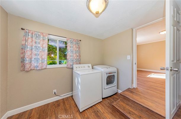 Interior, Washer, Wood Texture Flooring