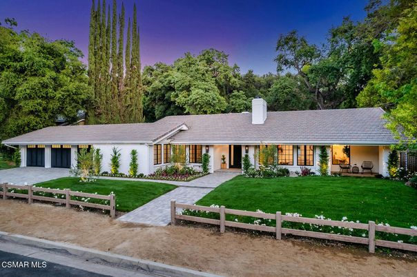 Backyard, Exterior, Facade, Ranch