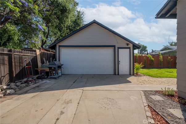 Detached Garage, Exterior