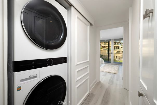 Interior, Utility Closets, Washer, Wood Texture Flooring