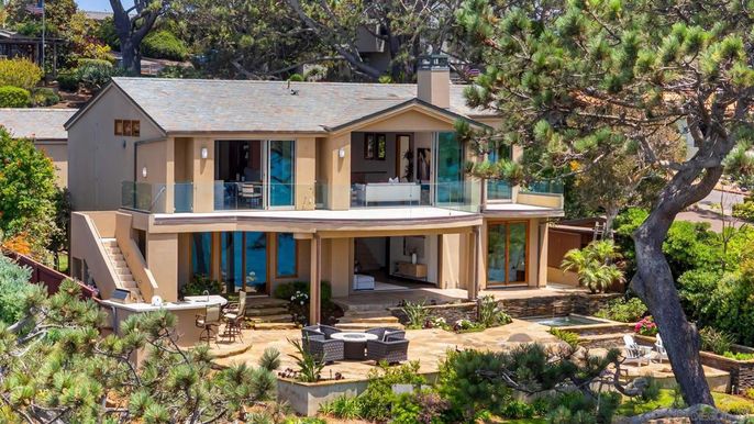 Backyard, Exterior, Facade, Modern