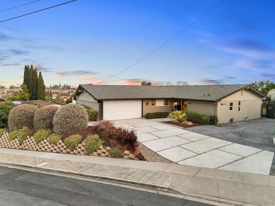 Attached, Exterior, Facade, Ranch
