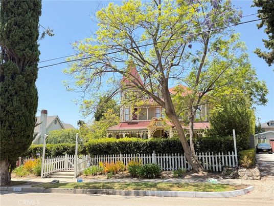 Exterior, Facade, Queen Anne Victorian