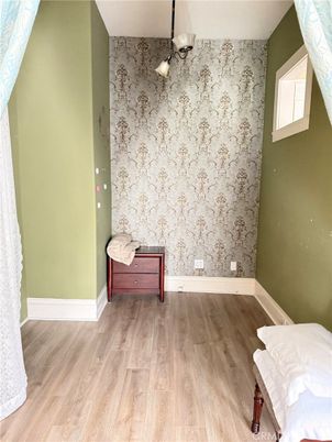 Interior, Pendant Lights, Wood Texture Flooring