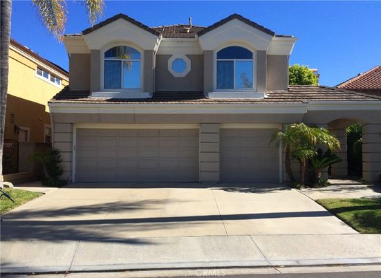 Attached, Exterior, Facade, Mediterranean