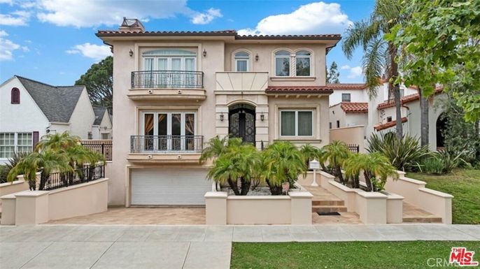Attached, Exterior, Facade, Mediterranean