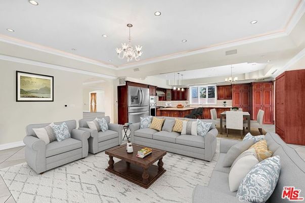 Chandelier, Dining room, Interior, Kitchen, Living room, Pendant Lights, Recessed Lighting, Stainless Steel Appliances