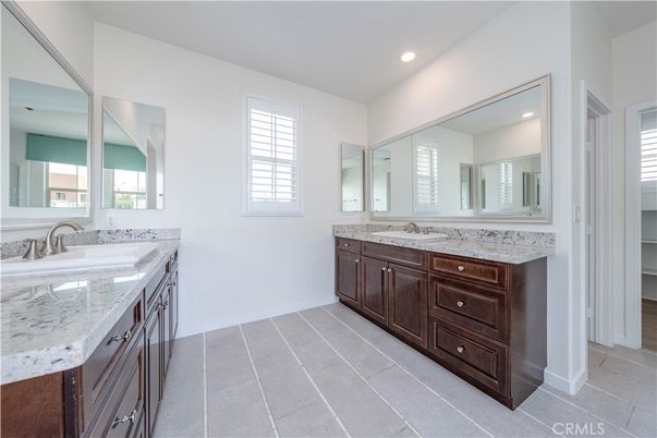 Bathroom, Dual Sink Vanities, Interior, Recessed Lighting