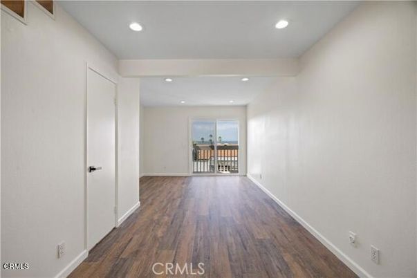 Empty room, Interior, Recessed Lighting, Water, Wood Texture Flooring