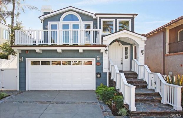 Attached, Exterior, Facade, Mediterranean