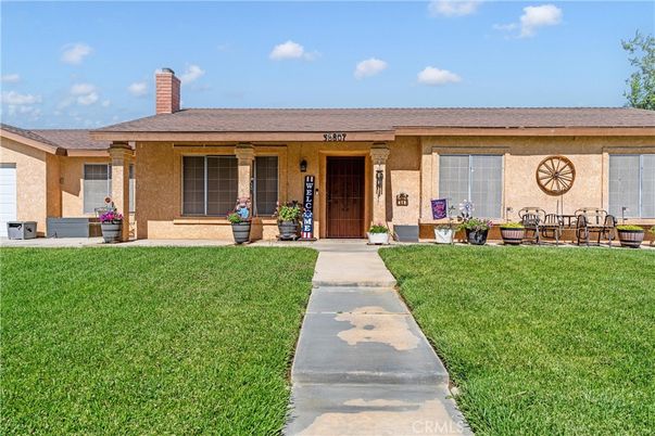 Exterior, Facade, Brick Facade, Ranch