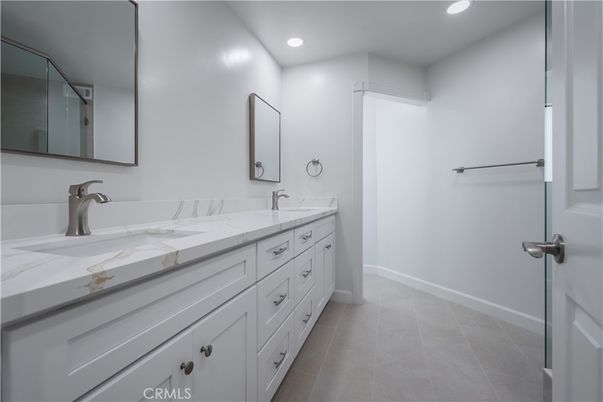 Bathroom, Dual Sink Vanities, Interior, Recessed Lighting