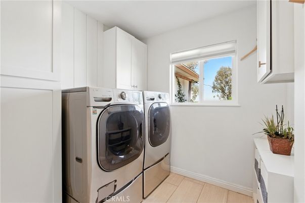 Interior, Washer, Wood Texture Flooring