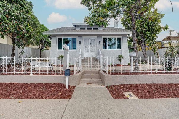 Exterior, Facade, American Foursquare