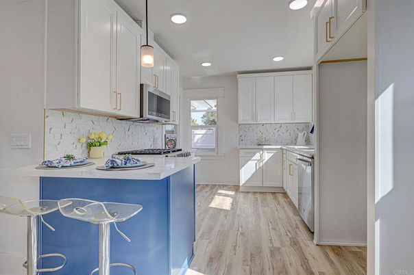 Interior, Kitchen, Pendant Lights, Recessed Lighting, Wood Texture Flooring