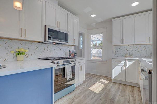 Interior, Kitchen, Recessed Lighting, Washer, Wood Texture Flooring