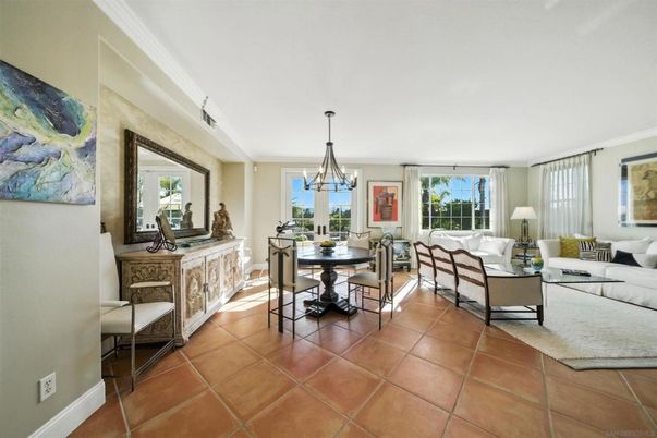 Chandelier, Dining room, Interior, Living room, Pendant Lights