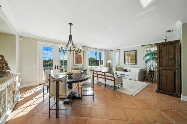 Chandelier, Dining room, Interior, Living room, Pendant Lights