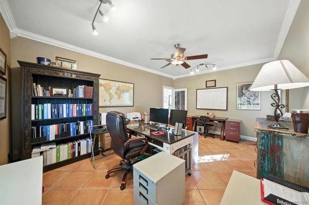 Home Office, Interior