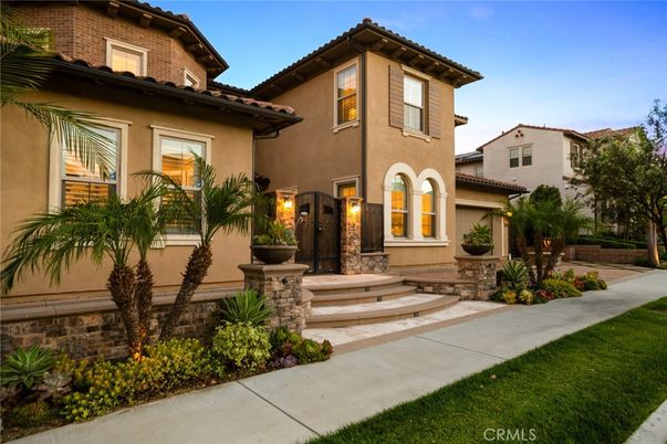 Exterior, Facade, Mediterranean
