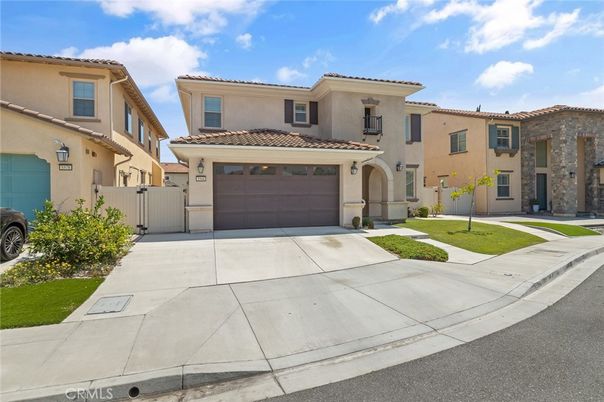 Attached, Exterior, Facade, Mediterranean