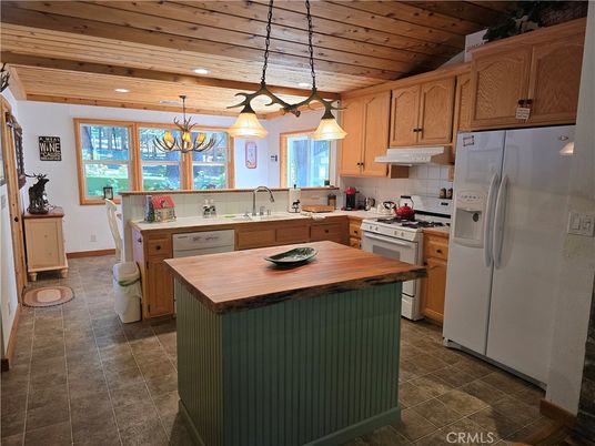 Chandelier, Interior, Kitchen, Pendant Lights, Recessed Lighting, Wooden Ceilings