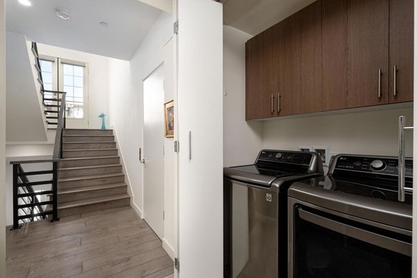 Interior, Recessed Lighting, Washer, Wood Texture Flooring
