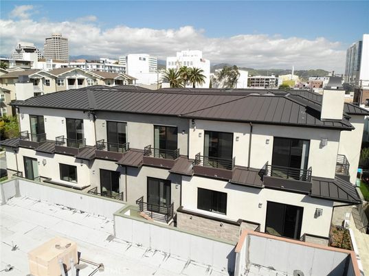 Exterior, Facade, Modern