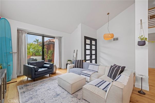 Interior, Living room, Pendant Lights, Wood Texture Flooring