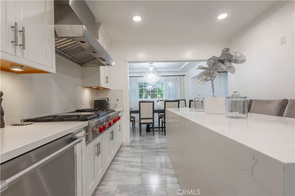 Chandelier, Dining room, Interior, Kitchen, Recessed Lighting, Stainless Steel Appliances