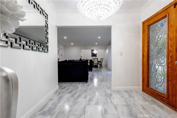 Chandelier, Dining room, Interior, Living room, Marble, Recessed Lighting