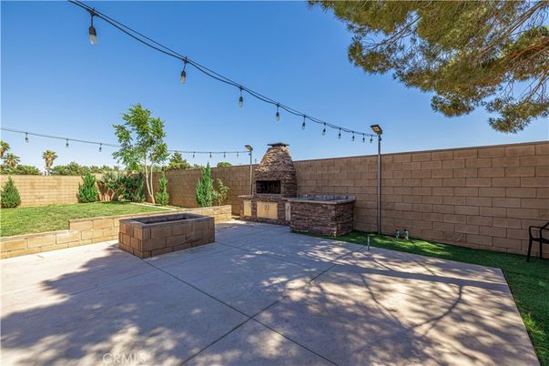 Exterior, Fireplace, Hot Tub