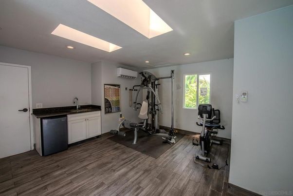 Fitness Equipment, Interior, Recessed Lighting, Wood Texture Flooring