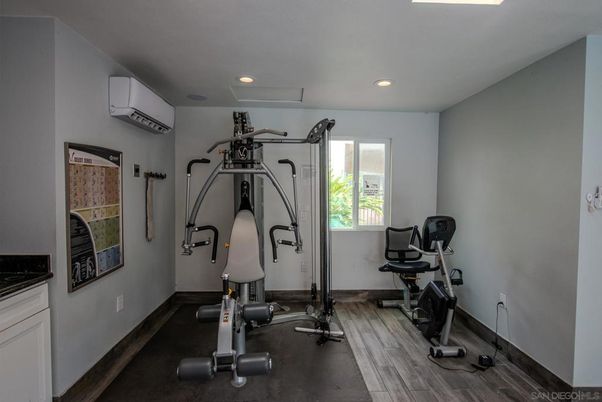 Fitness Equipment, Interior, Recessed Lighting, Wood Texture Flooring