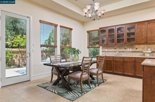 Chandelier, Dining room, Interior