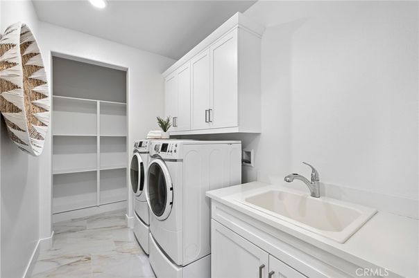 Interior, Marble, Recessed Lighting, Washer