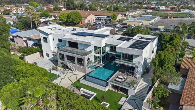 Exterior, Drone