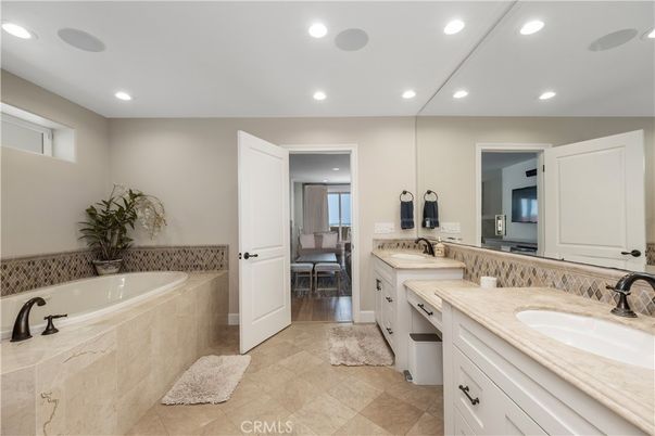 Bathroom, Dual Sink Vanities, Interior, Recessed Lighting