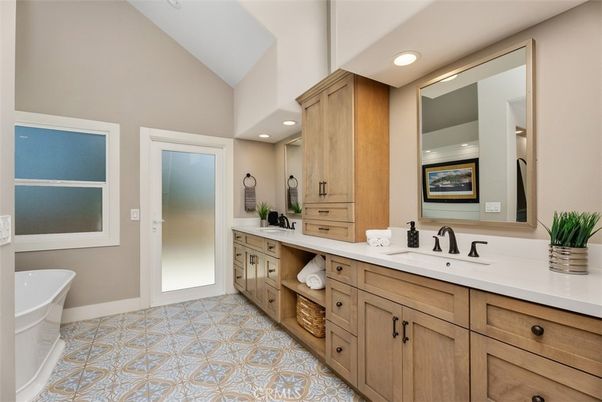 Bathroom, Dual Sink Vanities, Free Standing Baths, Interior, Recessed Lighting