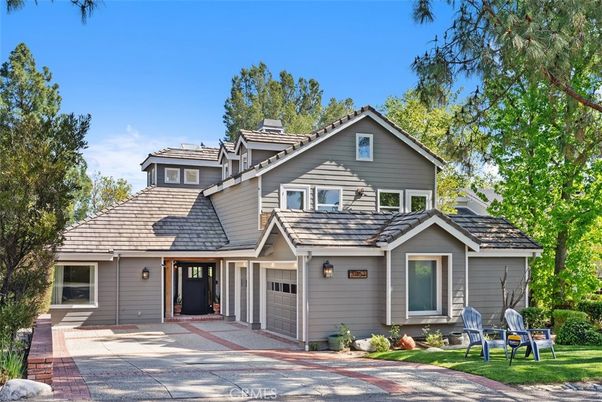 Attached, Exterior, Facade, American Craftsman