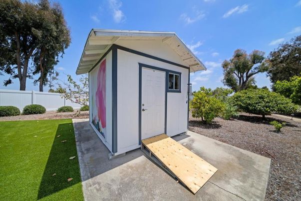 Backyard, Exterior