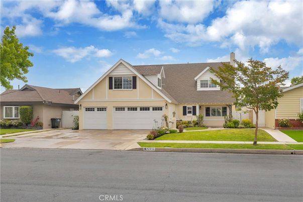 Attached, Exterior, Facade, Ranch