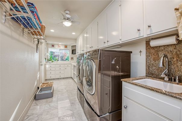 Interior, Marble, Recessed Lighting, Washer