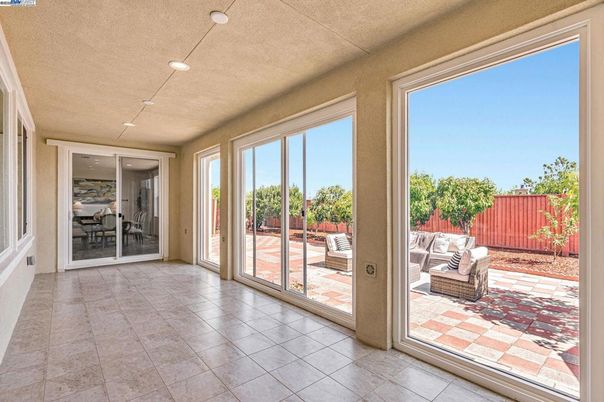 Empty room, Interior, Recessed Lighting, Sun Room
