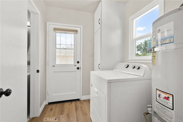 Interior, Washer, Wood Texture Flooring