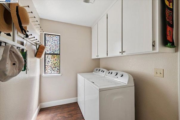 Interior, Washer, Wood Texture Flooring