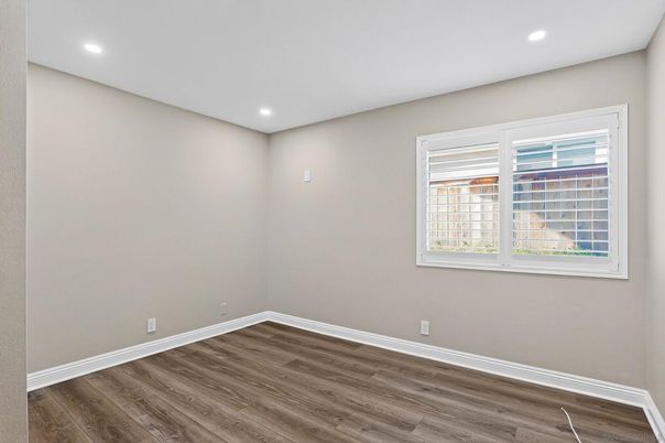 Empty room, Interior, Recessed Lighting, Wood Texture Flooring