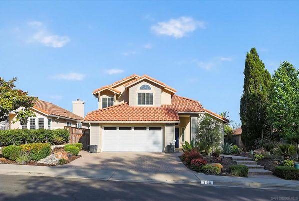 Attached, Exterior, Facade, Mediterranean