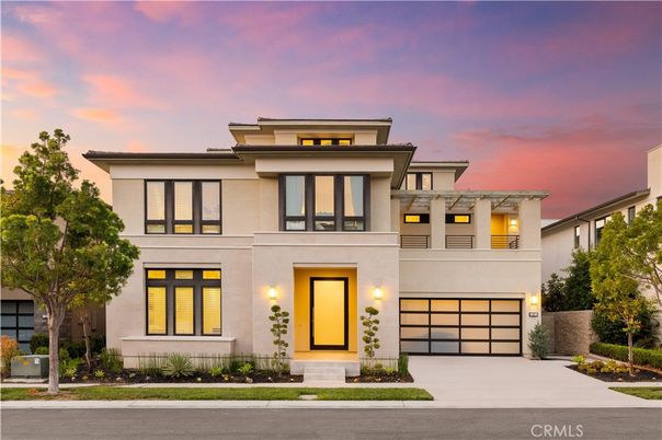 Attached, Exterior, Facade, Modern
