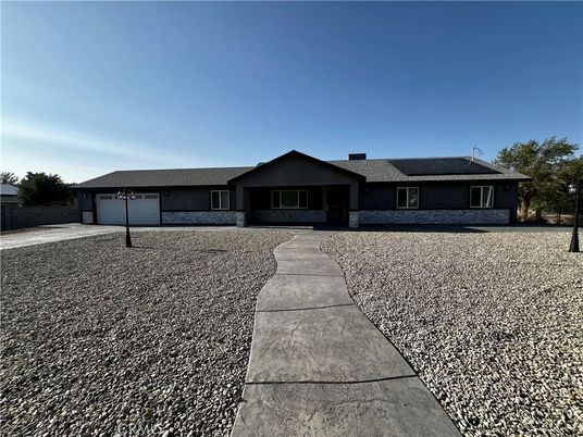Attached, Exterior, Facade, Ranch
